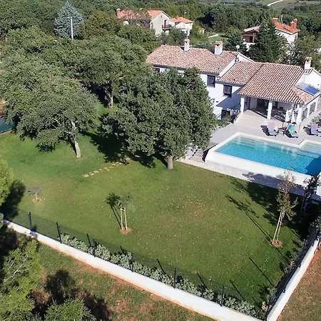 Charming Monte Uliveto With Private Pool In Villa Pula