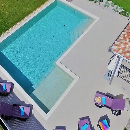 Charming Monte Uliveto With Private Pool In Pula