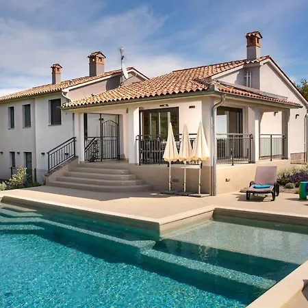 Charming Monte Uliveto With Private Pool In Pula
