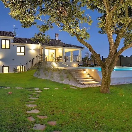 Charming Monte Uliveto With Private Pool In * Pula
