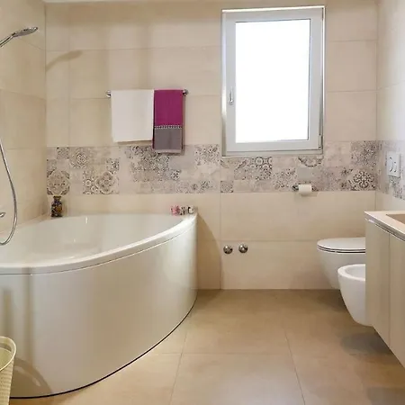 Villa Charming Monte Uliveto With Private Pool In Pula