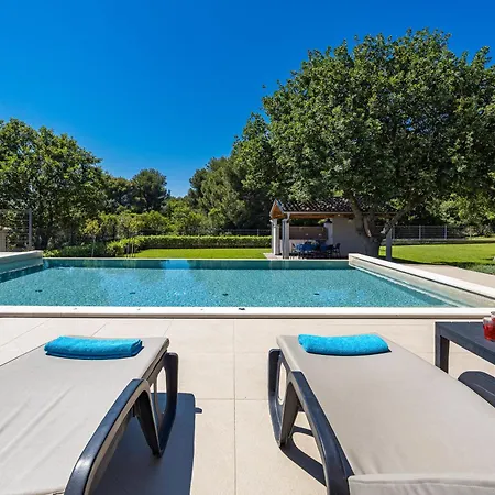 Вилла Charming Monte Uliveto With Private Pool In Пула