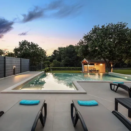 Villa Charming Monte Uliveto With Private Pool In Pula