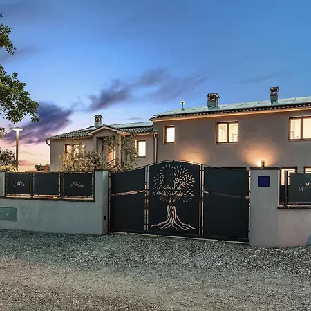 Charming Monte Uliveto With Private Pool In * Пула