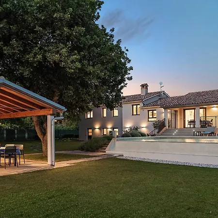 Charming Monte Uliveto With Private Pool In Вілла Пула