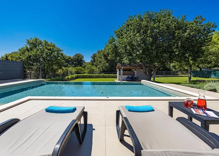 Вилла Charming Monte Uliveto With Private Pool In Пула