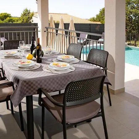 Charming Monte Uliveto With Private Pool In 普拉