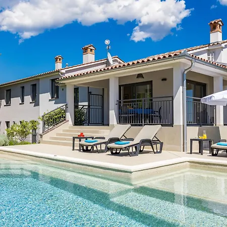 Charming Monte Uliveto With Private Pool In Villa Pula