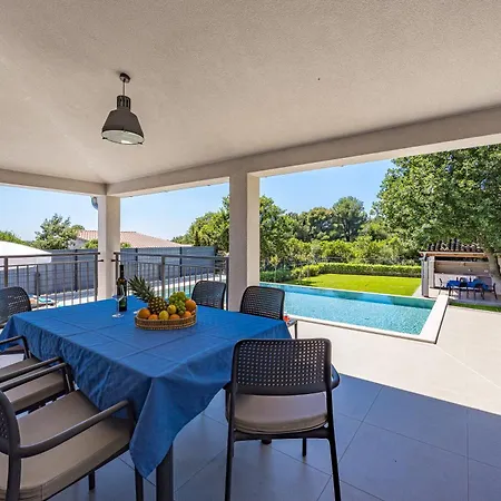 Charming Monte Uliveto With Private Pool In Pula