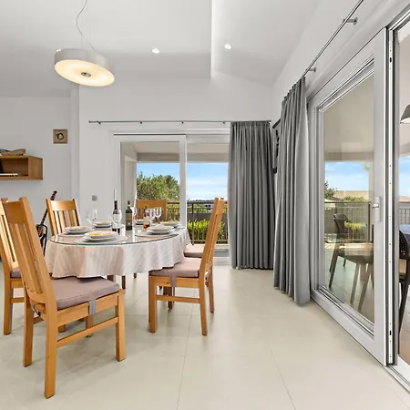 Villa Charming Monte Uliveto With Private Pool In Pula