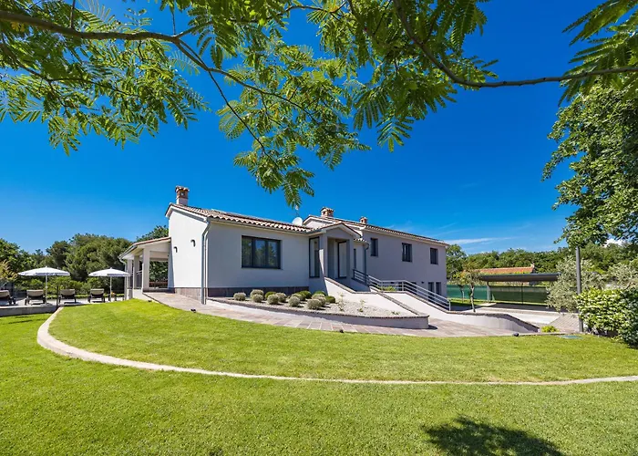 Villa Charming Monte Uliveto With Private Pool In Pula