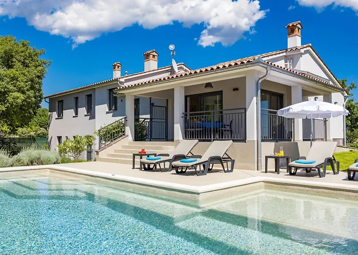 Charming Monte Uliveto With Private Pool In Villa Pula