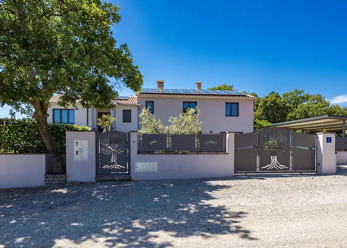 Charming Monte Uliveto With Private Pool In Villa Pula