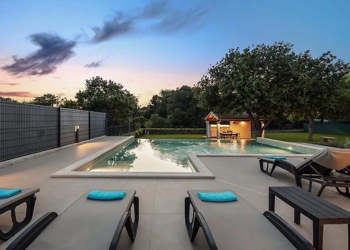 Villa Charming Monte Uliveto With Private Pool In Pula