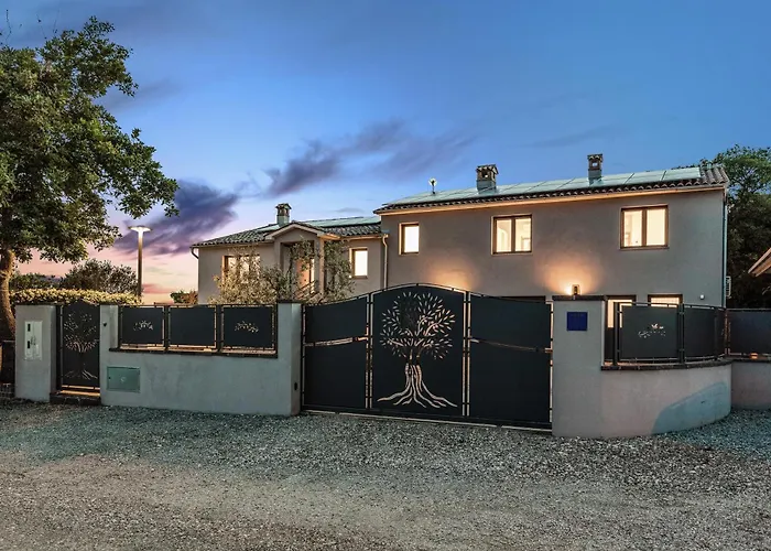 Charming Monte Uliveto With Private Pool In * Pula