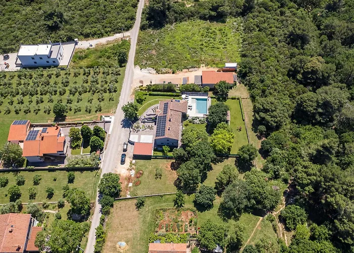 Charming Monte Uliveto With Private Pool In Villa Pula
