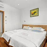 Charming Monte Uliveto With Private Pool In プーラ
