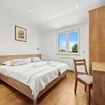 Charming Monte Uliveto With Private Pool In プーラ