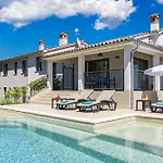 Charming Monte Uliveto With Private Pool In ヴィラ プーラ