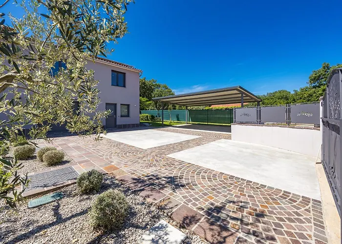 Villa Charming Monte Uliveto With Private Pool In Pula