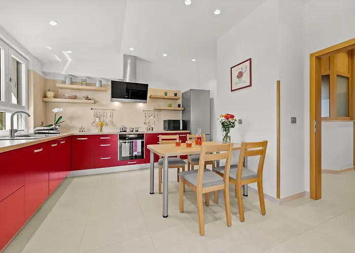 Charming Monte Uliveto With Private Pool In פולה