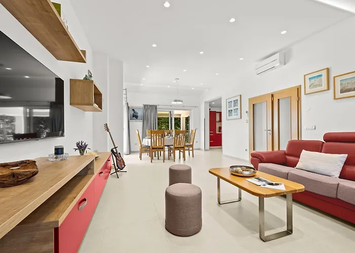 וילה Charming Monte Uliveto With Private Pool In פולה