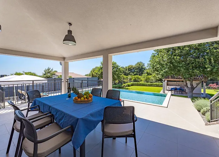 Charming Monte Uliveto With Private Pool In Pula